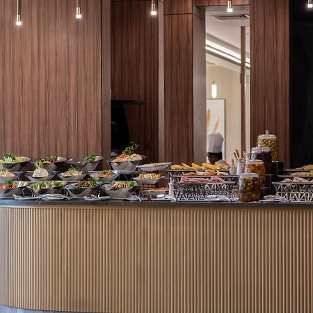 Warwick Al Jubail Hotel Exterior foto