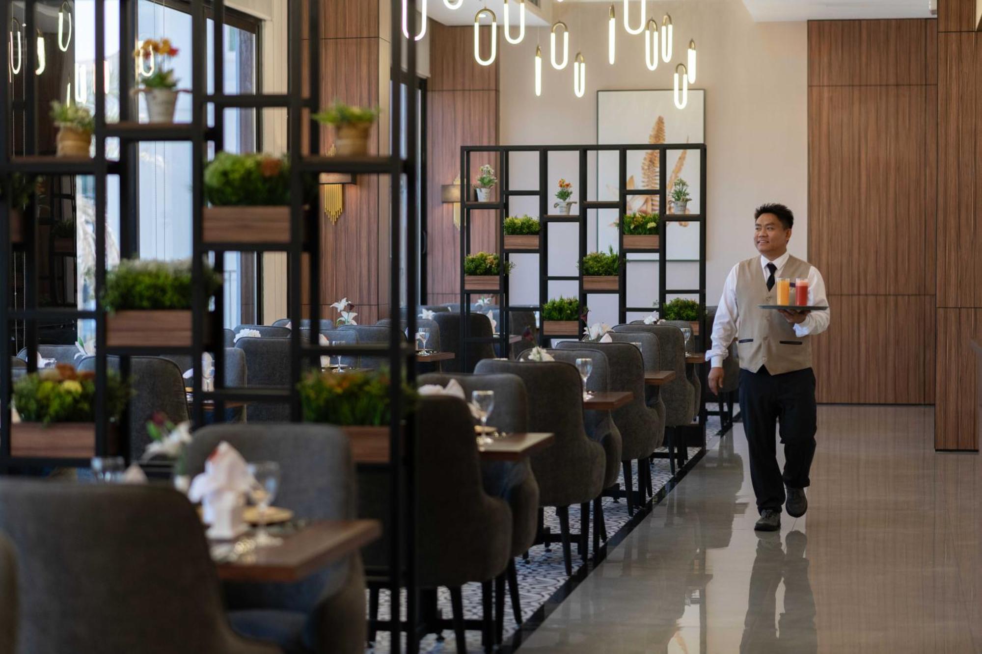 Warwick Al Jubail Hotel Exterior foto